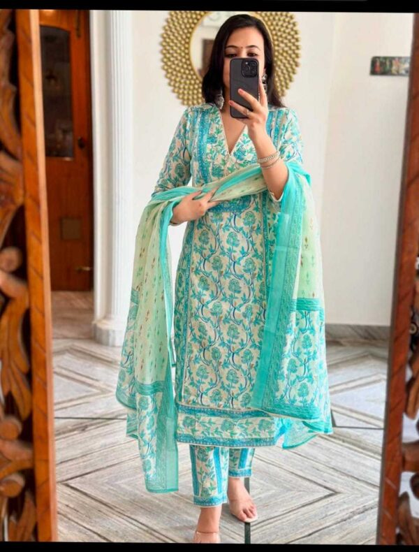 Floral Essence ? Women's Embroidered Cotton Dress with Printed Detailing (XL) - Image 3